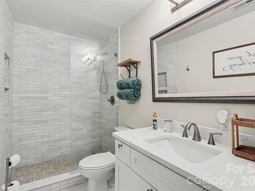 5811 Sharon Road, Charlotte, NC 28210.  MLS# CAR4424078, YatesRealty ID 51040. Primary bath
