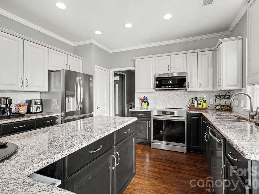 7024 Saranac Lane, Charlotte, NC 28105.  MLS# CAR4424198, YatesRealty ID 51041. 