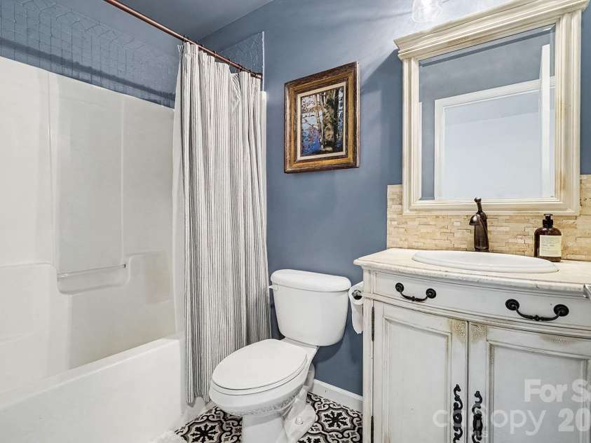 7024 Saranac Lane, Charlotte, NC 28105.  MLS# CAR4424198, YatesRealty ID 51041. Bathroom - Upper