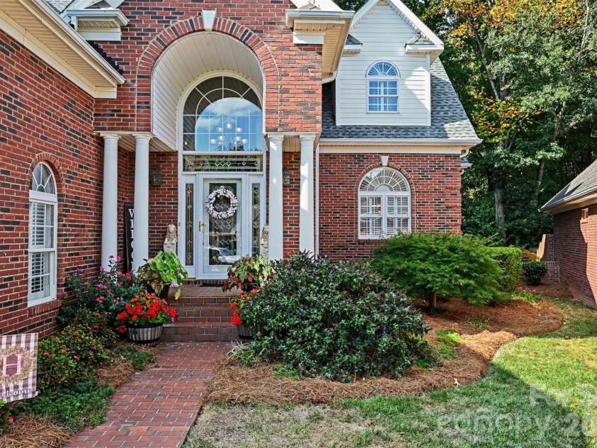 1244 Kennett Avenue, Gastonia, NC 28054.  MLS# CAR4424200, YatesRealty ID 51042. 