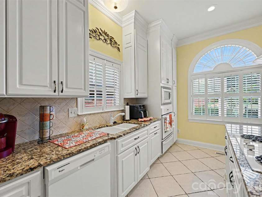 1244 Kennett Avenue, Gastonia, NC 28054.  MLS# CAR4424200, YatesRealty ID 51042. 