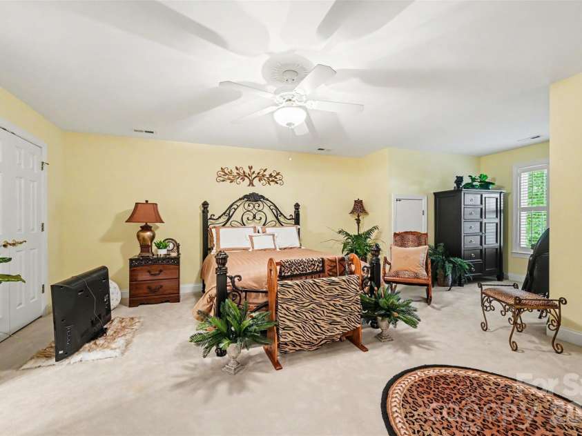 1244 Kennett Avenue, Gastonia, NC 28054.  MLS# CAR4424200, YatesRealty ID 51042. 