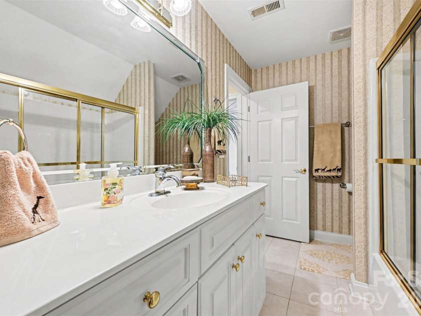 1244 Kennett Avenue, Gastonia, NC 28054.  MLS# CAR4424200, YatesRealty ID 51042. Full Bath