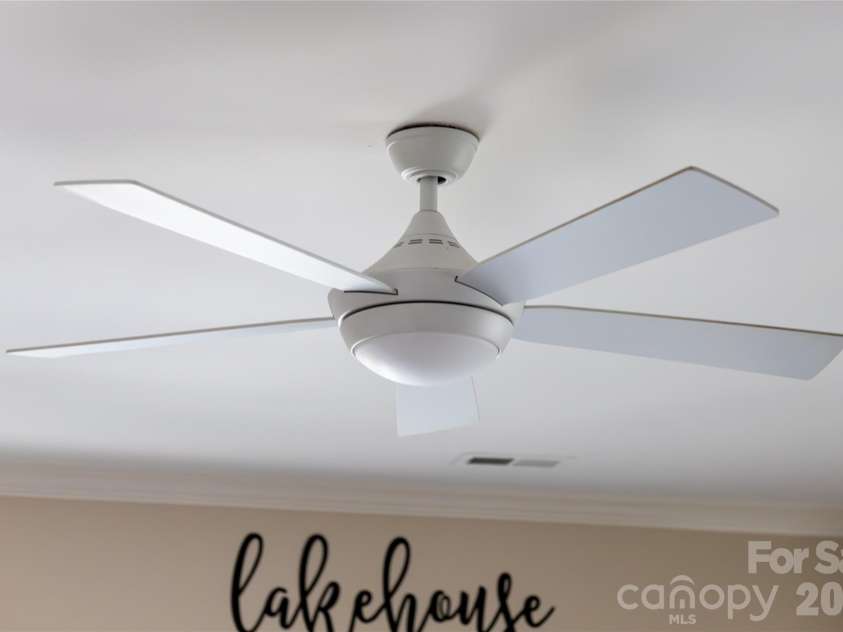 18619 Harborside Drive, Cornelius, NC 28031.  MLS# CAR4423419, YatesRealty ID 51044. 