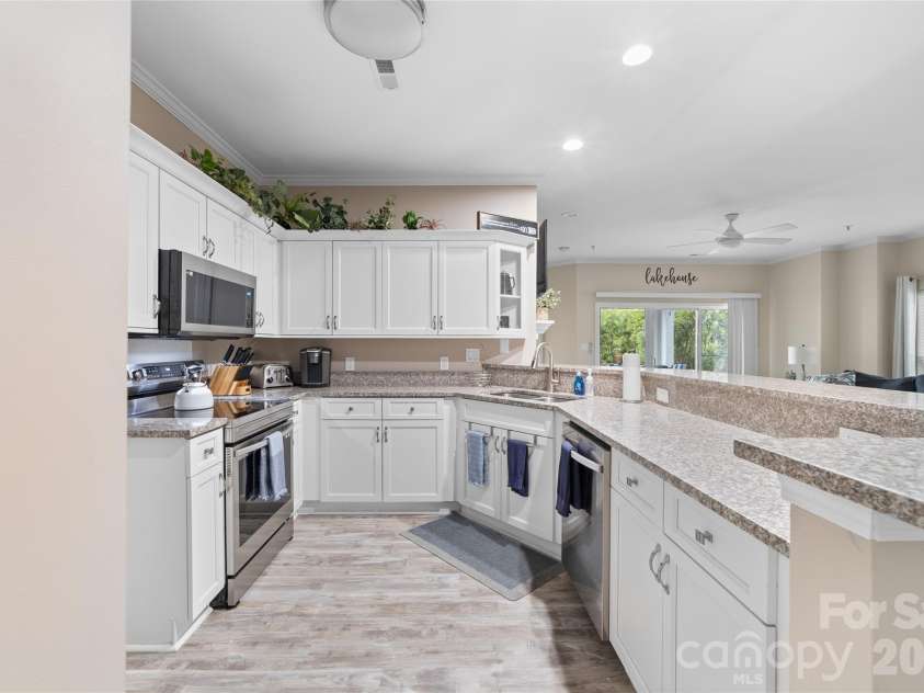 18619 Harborside Drive, Cornelius, NC 28031.  MLS# CAR4423419, YatesRealty ID 51044. 