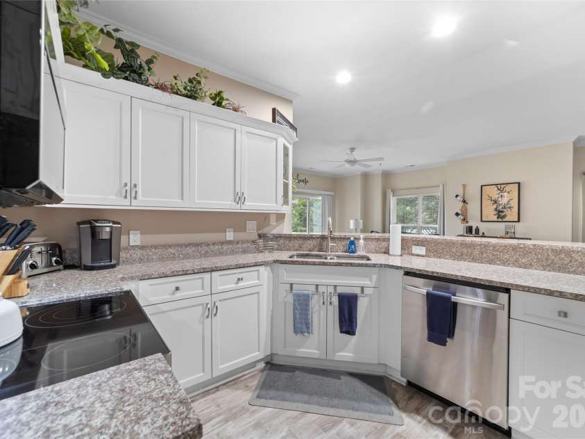 18619 Harborside Drive, Cornelius, NC 28031.  MLS# CAR4423419, YatesRealty ID 51044. 
