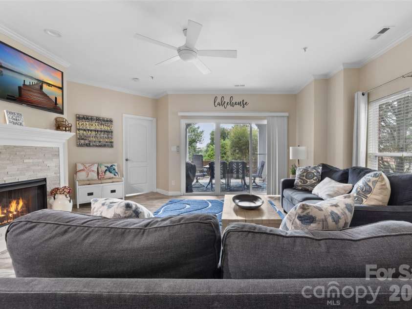 18619 Harborside Drive, Cornelius, NC 28031.  MLS# CAR4423419, YatesRealty ID 51044. 