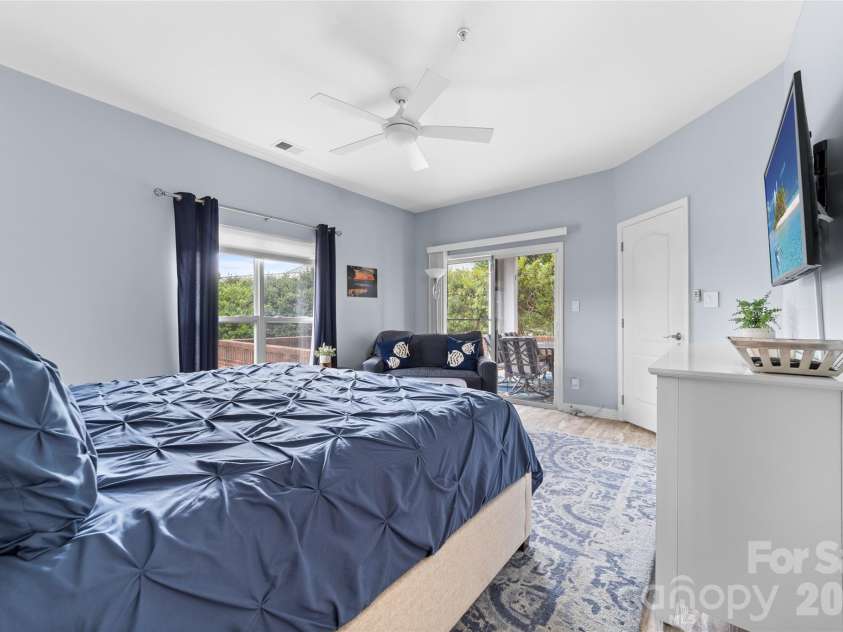 18619 Harborside Drive, Cornelius, NC 28031.  MLS# CAR4423419, YatesRealty ID 51044. 