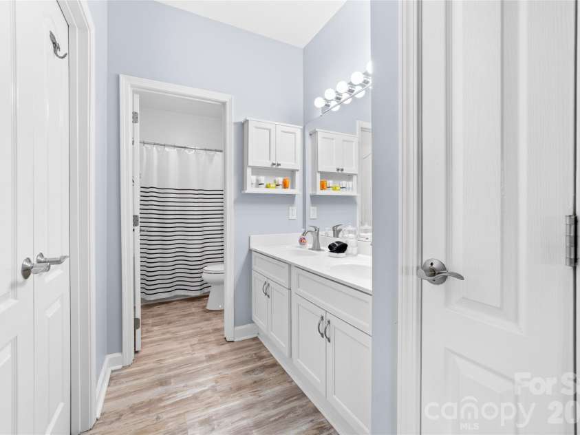 18619 Harborside Drive, Cornelius, NC 28031.  MLS# CAR4423419, YatesRealty ID 51044. 