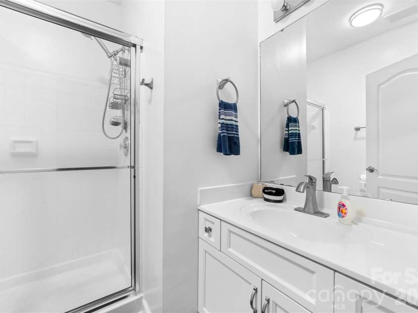 18619 Harborside Drive, Cornelius, NC 28031.  MLS# CAR4423419, YatesRealty ID 51044. 