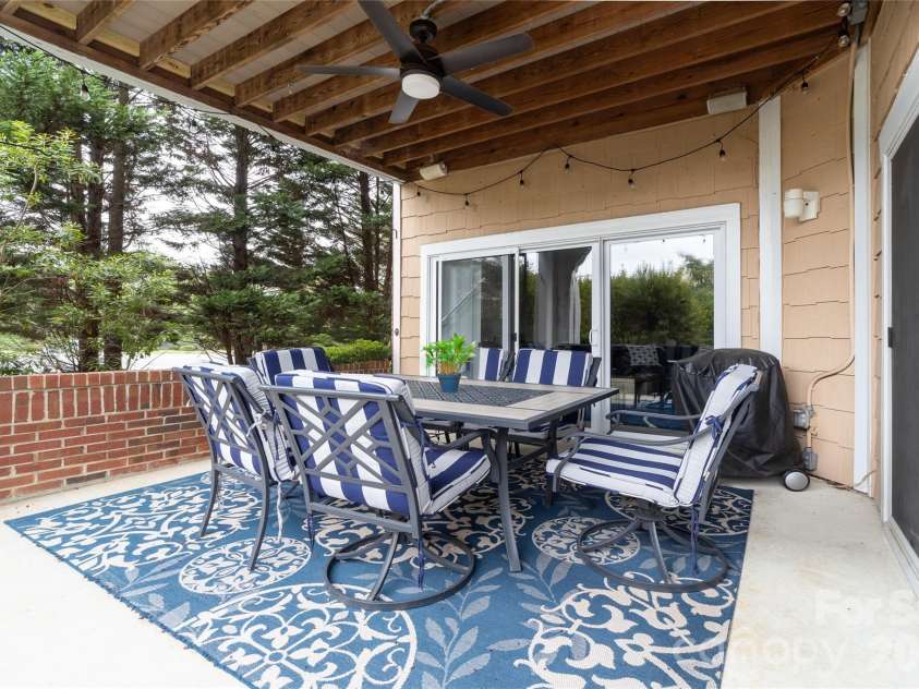 18619 Harborside Drive, Cornelius, NC 28031.  MLS# CAR4423419, YatesRealty ID 51044. 