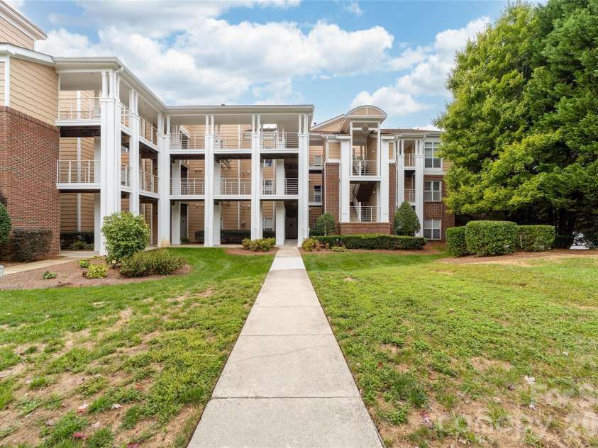 18619 Harborside Drive, Cornelius, NC 28031.  MLS# CAR4423419, YatesRealty ID 51044. 