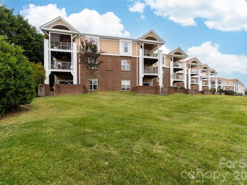 18619 Harborside Drive, Cornelius, NC 28031.  MLS# CAR4423419, YatesRealty ID 51044. 