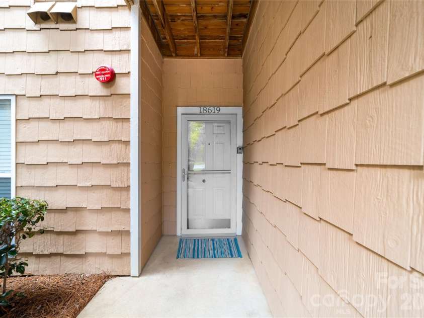 18619 Harborside Drive, Cornelius, NC 28031.  MLS# CAR4423419, YatesRealty ID 51044. 