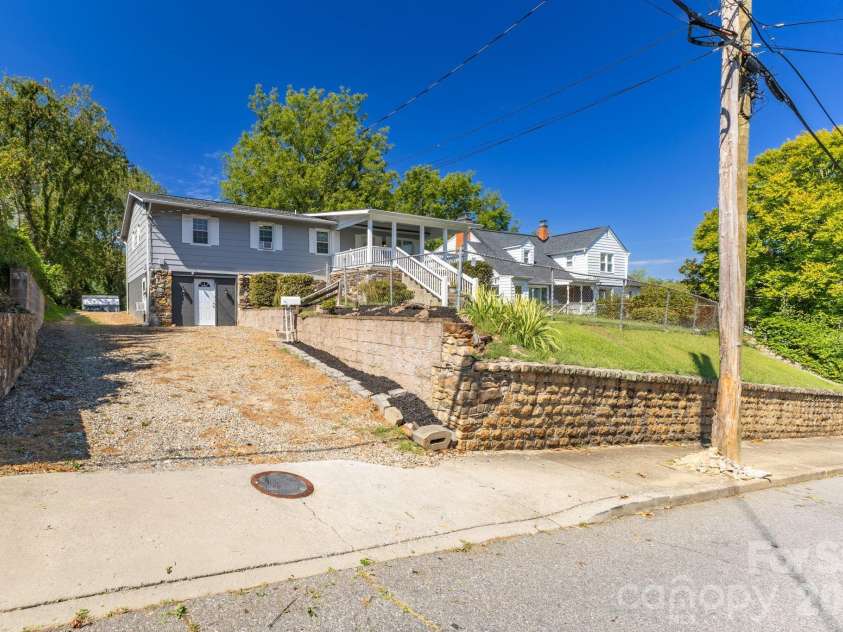 55 Congress Street, Asheville, NC 28801.  MLS# CAR4423785, YatesRealty ID 51046. 