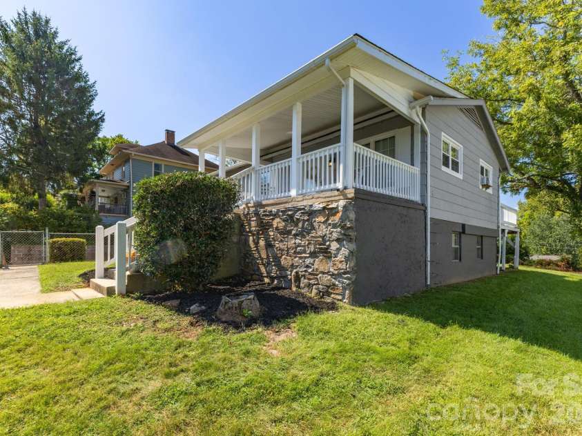 55 Congress Street, Asheville, NC 28801.  MLS# CAR4423785, YatesRealty ID 51046. 