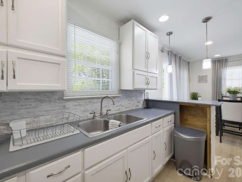 55 Congress Street, Asheville, NC 28801.  MLS# CAR4423785, YatesRealty ID 51046. 
