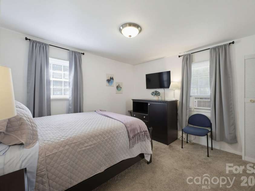 55 Congress Street, Asheville, NC 28801.  MLS# CAR4423785, YatesRealty ID 51046. 