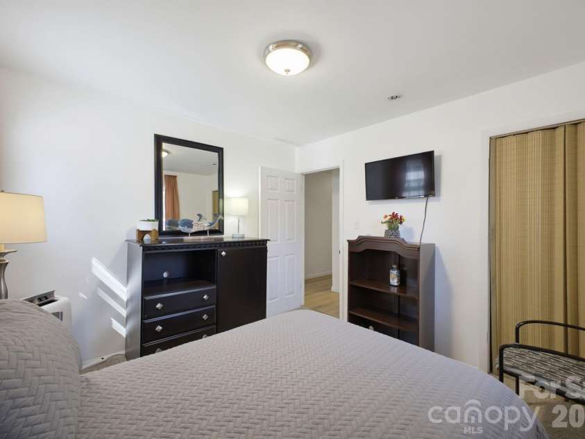 55 Congress Street, Asheville, NC 28801.  MLS# CAR4423785, YatesRealty ID 51046. 