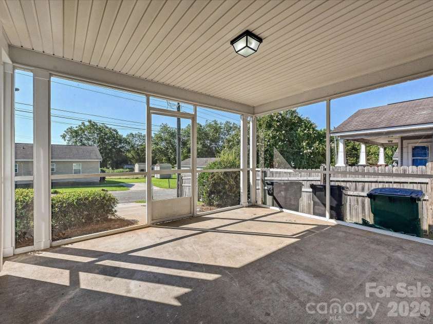 402 Jones Street, Charlotte, NC 28208.  MLS# CAR4423184, YatesRealty ID 51049. 