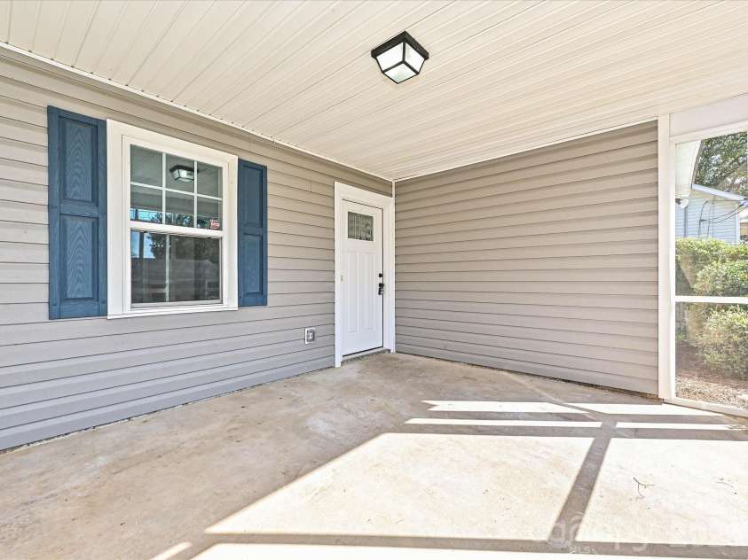 402 Jones Street, Charlotte, NC 28208.  MLS# CAR4423184, YatesRealty ID 51049. 