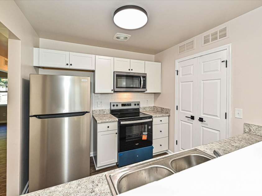 402 Jones Street, Charlotte, NC 28208.  MLS# CAR4423184, YatesRealty ID 51049. 