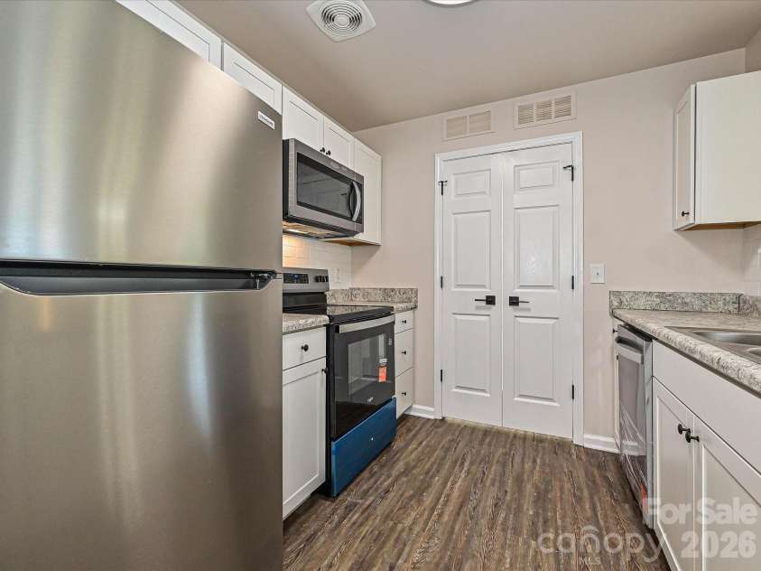 402 Jones Street, Charlotte, NC 28208.  MLS# CAR4423184, YatesRealty ID 51049. 