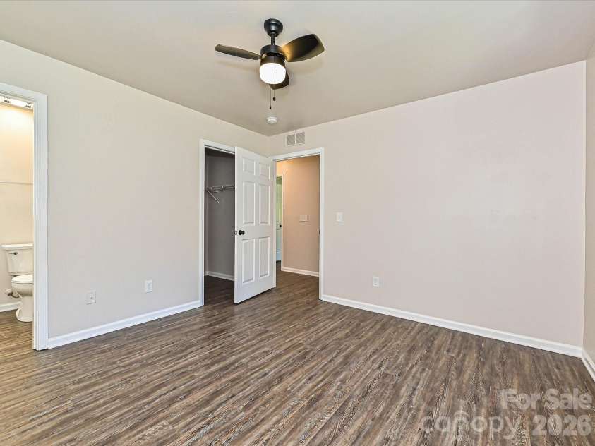 402 Jones Street, Charlotte, NC 28208.  MLS# CAR4423184, YatesRealty ID 51049. 