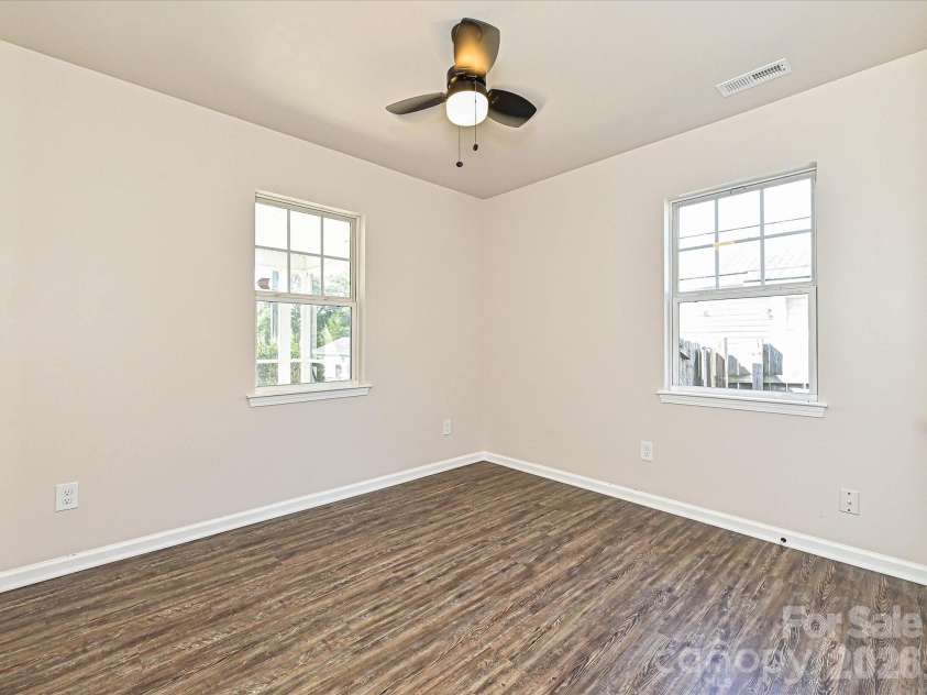 402 Jones Street, Charlotte, NC 28208.  MLS# CAR4423184, YatesRealty ID 51049. 