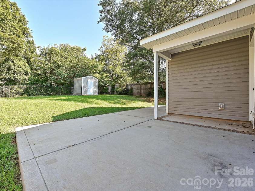 402 Jones Street, Charlotte, NC 28208.  MLS# CAR4423184, YatesRealty ID 51049. 