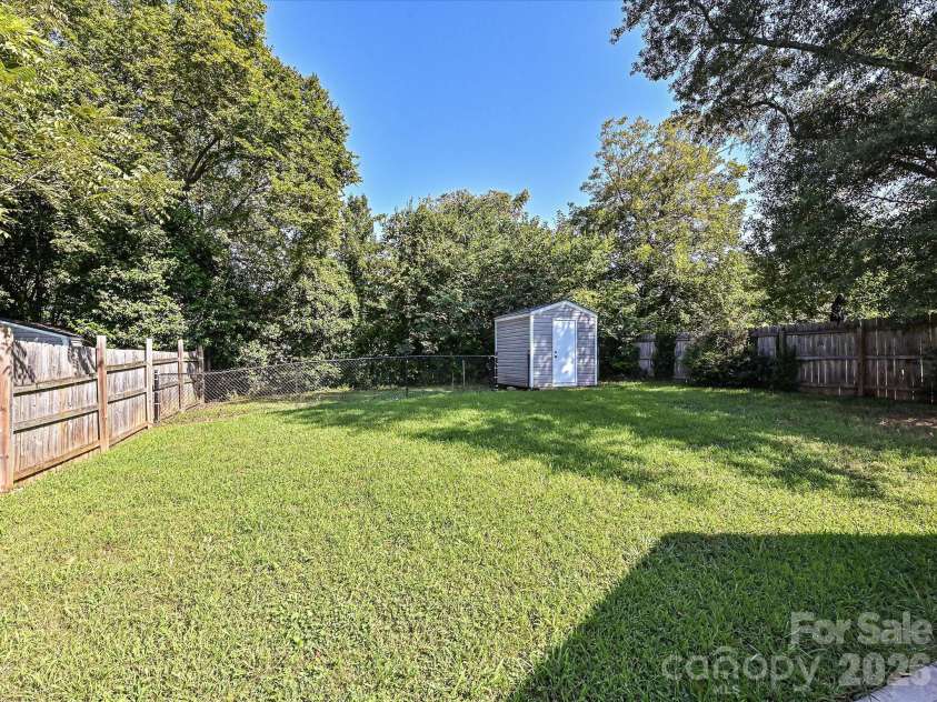 402 Jones Street, Charlotte, NC 28208.  MLS# CAR4423184, YatesRealty ID 51049. 