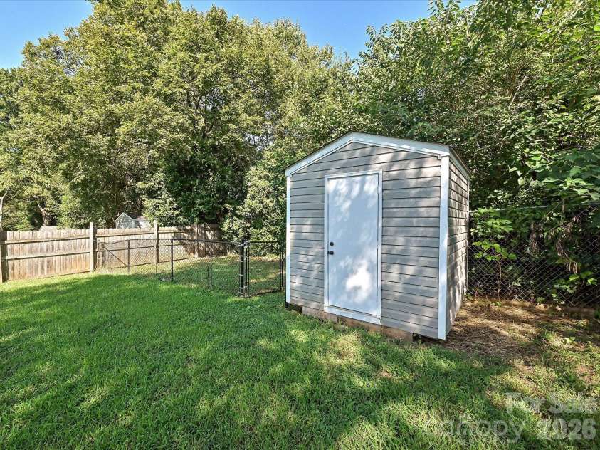 402 Jones Street, Charlotte, NC 28208.  MLS# CAR4423184, YatesRealty ID 51049. 