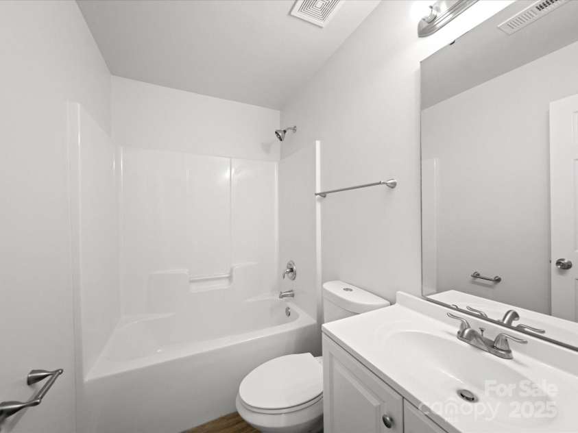 10031 Orchard Grass Court, Charlotte, NC 28278.  MLS# CAR4239438, YatesRealty ID 5105. Primary bathroom
