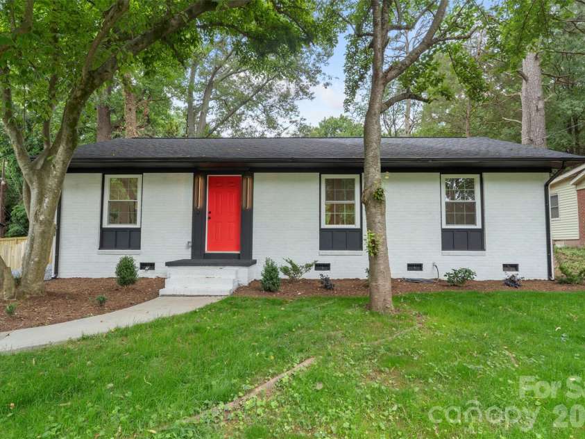 3900 Colebrook Road, Charlotte, NC 28215.  MLS# CAR4346492, YatesRealty ID 5105. 