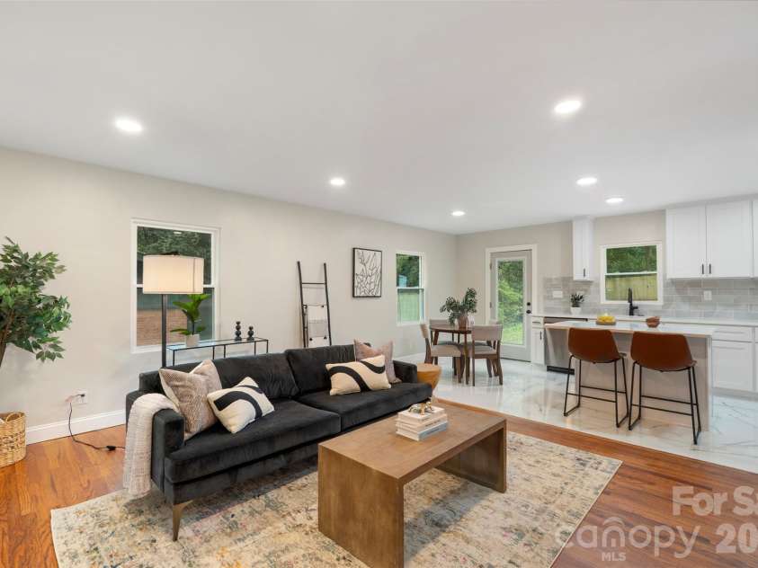 3900 Colebrook Road, Charlotte, NC 28215.  MLS# CAR4346492, YatesRealty ID 5105. 