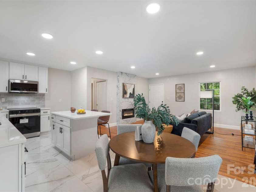 3900 Colebrook Road, Charlotte, NC 28215.  MLS# CAR4346492, YatesRealty ID 5105. 