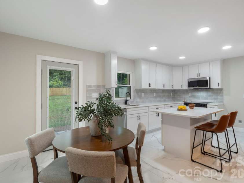 3900 Colebrook Road, Charlotte, NC 28215.  MLS# CAR4346492, YatesRealty ID 5105. 