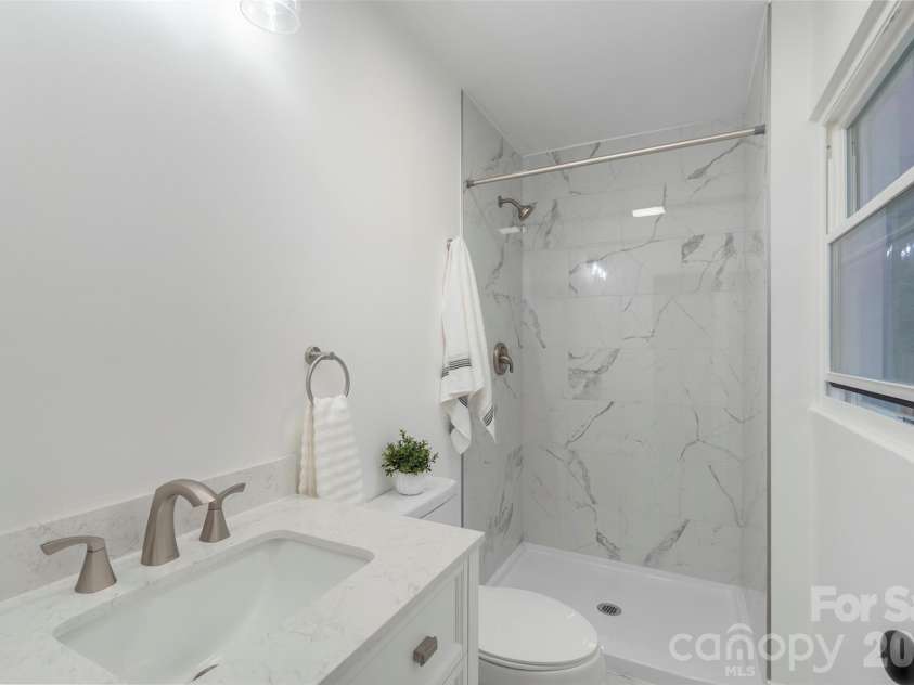3900 Colebrook Road, Charlotte, NC 28215.  MLS# CAR4346492, YatesRealty ID 5105. 