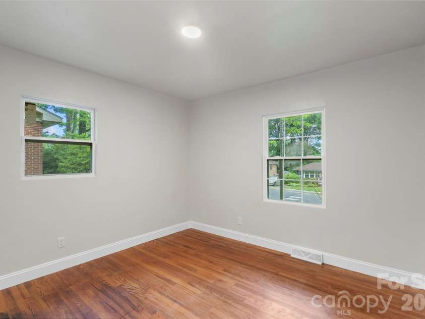 3900 Colebrook Road, Charlotte, NC 28215.  MLS# CAR4346492, YatesRealty ID 5105. 