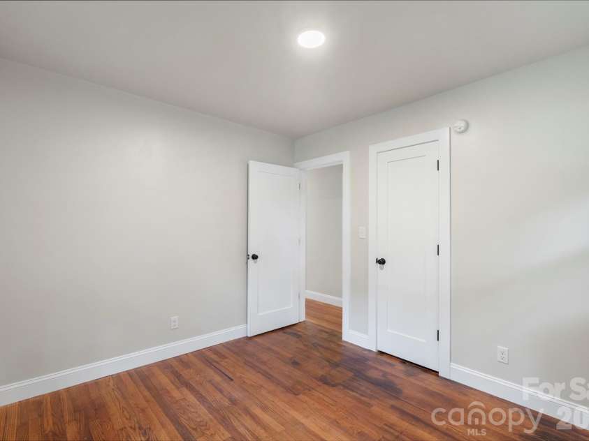 3900 Colebrook Road, Charlotte, NC 28215.  MLS# CAR4346492, YatesRealty ID 5105. 