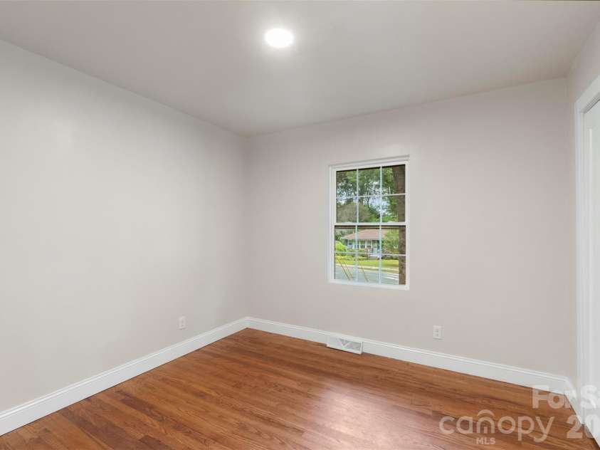 3900 Colebrook Road, Charlotte, NC 28215.  MLS# CAR4346492, YatesRealty ID 5105. 