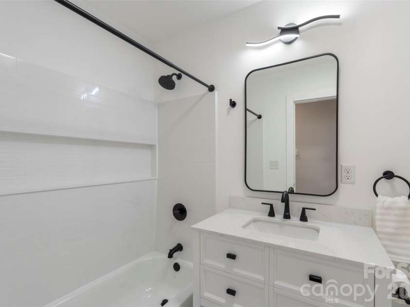3900 Colebrook Road, Charlotte, NC 28215.  MLS# CAR4346492, YatesRealty ID 5105. 