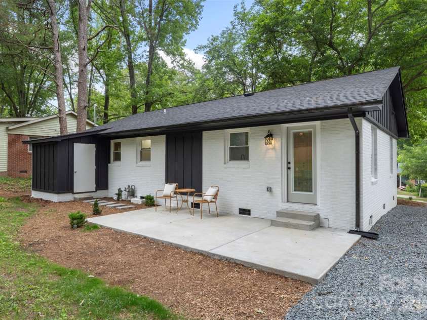 3900 Colebrook Road, Charlotte, NC 28215.  MLS# CAR4346492, YatesRealty ID 5105. 