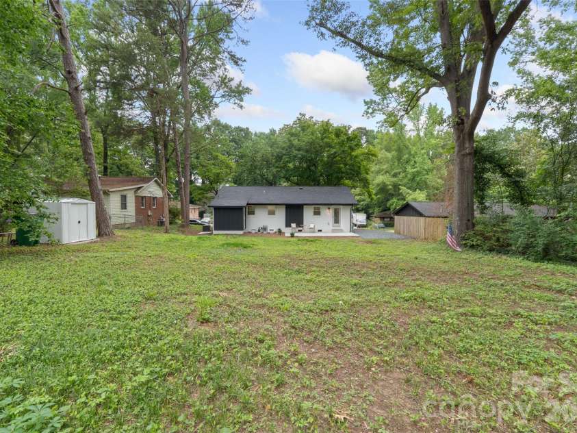 3900 Colebrook Road, Charlotte, NC 28215.  MLS# CAR4346492, YatesRealty ID 5105. 