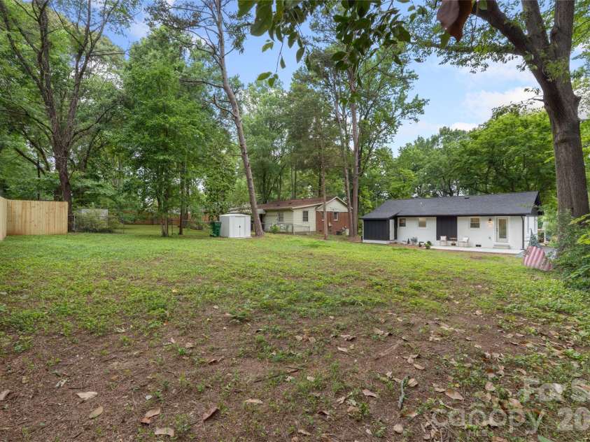 3900 Colebrook Road, Charlotte, NC 28215.  MLS# CAR4346492, YatesRealty ID 5105. 