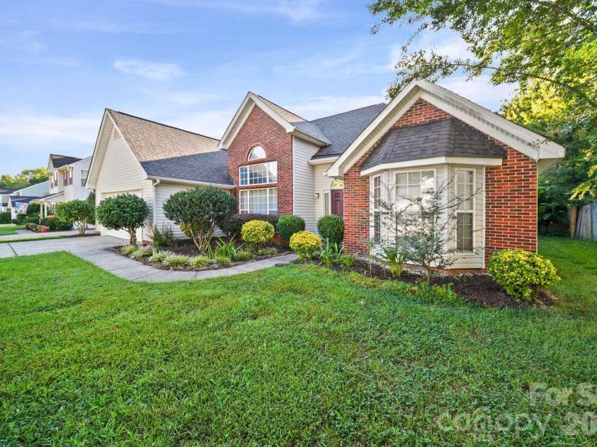 6414 Goldenblush Circle, Charlotte, NC 28269.  MLS# CAR4422176, YatesRealty ID 51051. 
