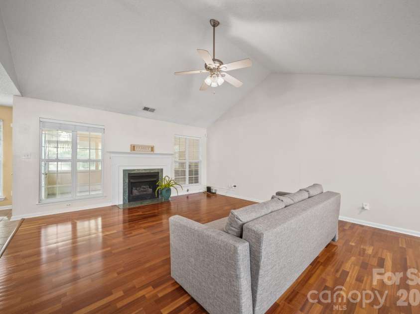 6414 Goldenblush Circle, Charlotte, NC 28269.  MLS# CAR4422176, YatesRealty ID 51051. 