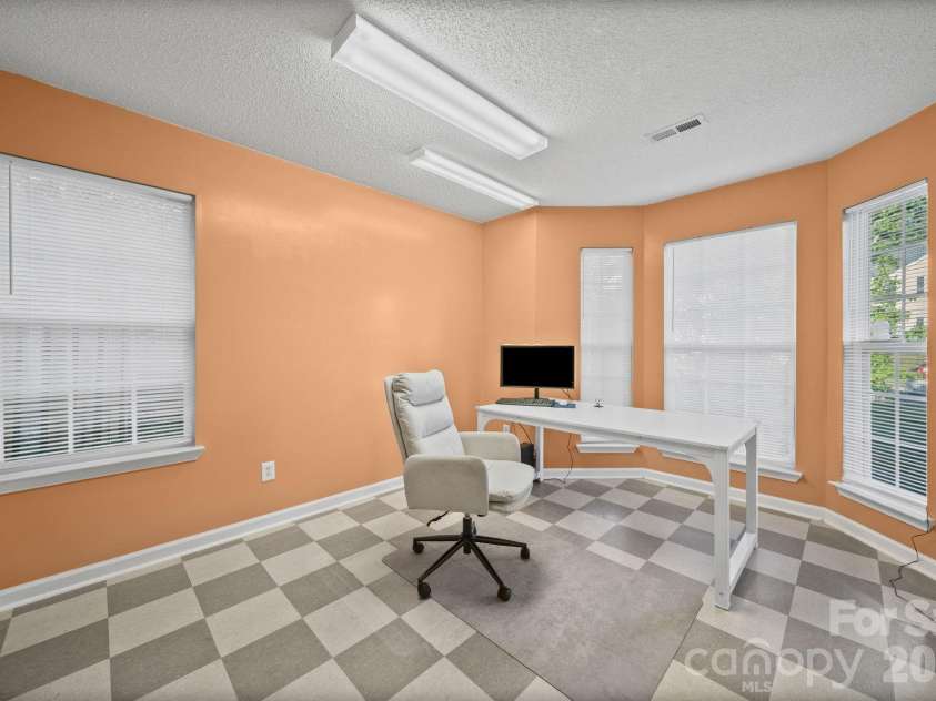 6414 Goldenblush Circle, Charlotte, NC 28269.  MLS# CAR4422176, YatesRealty ID 51051. 