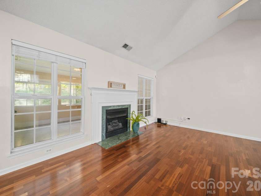 6414 Goldenblush Circle, Charlotte, NC 28269.  MLS# CAR4422176, YatesRealty ID 51051. 