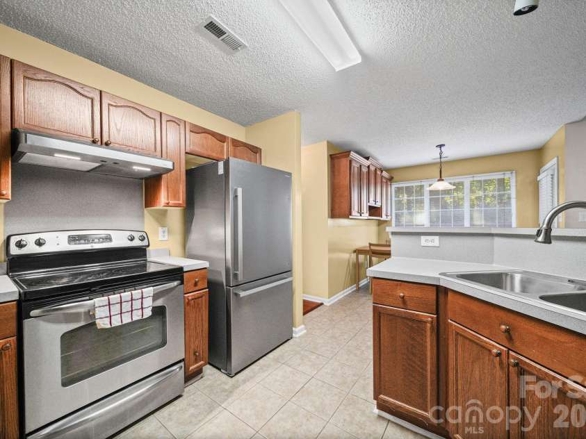 6414 Goldenblush Circle, Charlotte, NC 28269.  MLS# CAR4422176, YatesRealty ID 51051. 
